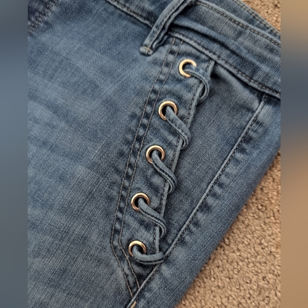 White House Black Market High Rise Slim Everyday Soft Grommet Pocket Detail Jean - Picture 9 of 10